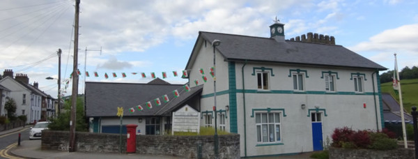Mae Llyfrgell Llandysul yn chwilio am wirfoddolwyr