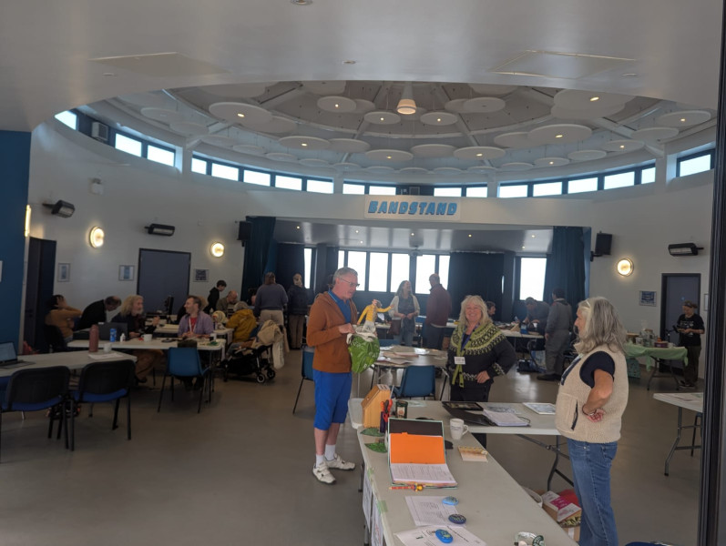 Repair Cafe // Cafe Trwsio 13/12/25 11-1pm